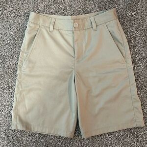 Under Armour - Boys Performance khaki Shorts - size 12